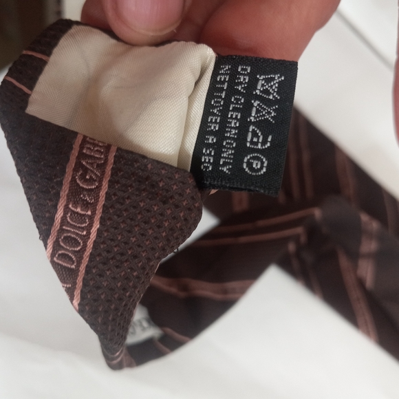 Dolce & Gabbana 100% Silk Peek A Boo Iconic monogram textured tie - Picture 10 of 14